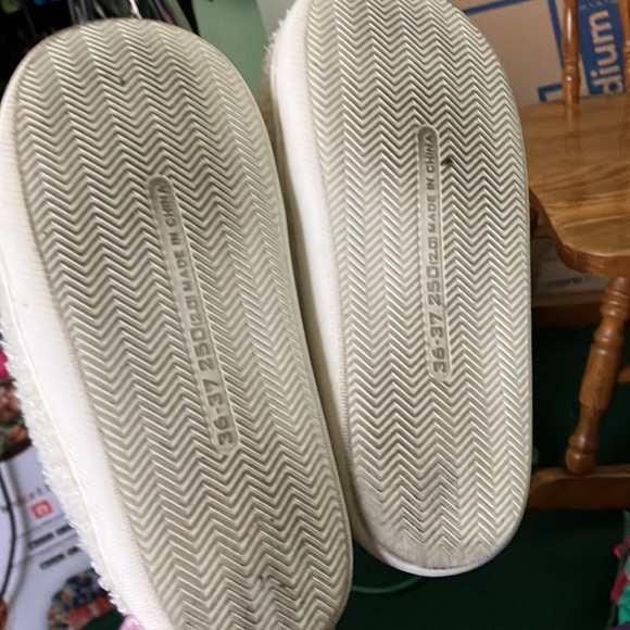 White and pink fuzzy slippers. Really comfy and cute. Preppy. Size 6 - Picture 3 of 4